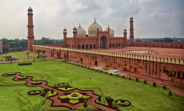 Badshahi Mosque Pictures